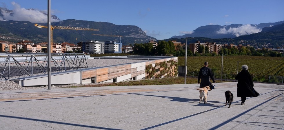 Niente bici, skateboard o motorini'', la nuova passerella dell'ex Manifattura riscuote successo ma vanno rispettate le